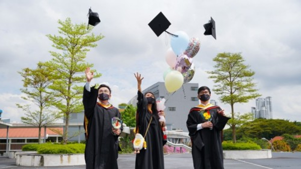新加坡理工大学由新加坡政府设立并管理